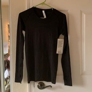 BNWT LULULEMON long sleeve Swiftly